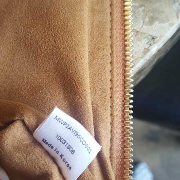 ♨️SOLD NO LONGER AVAILABLE ♨️MCM Wristlet - Picture 6 of 8